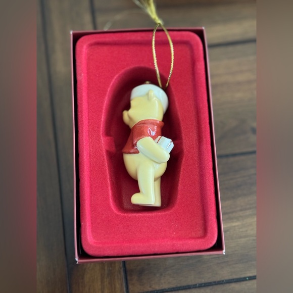 2011 Lenox Pooh’s Santa Surprise Porcelain Ornament - Picture 4 of 5